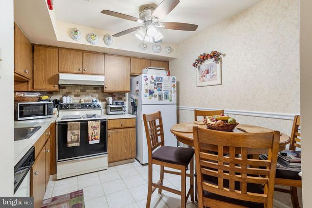 48 PINEWOOD DR, Hamilton, NJ 08690