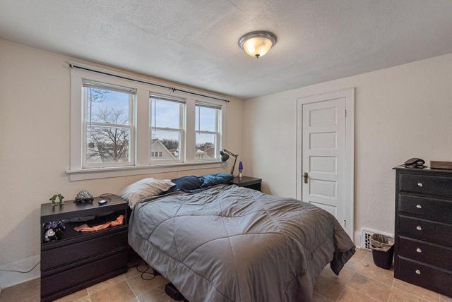 1224 S 73rd STREET, West Allis, WI 53214