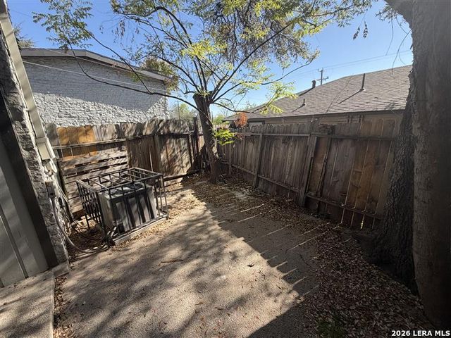 520 Gentleman Rd Apt 19, San Antonio, TX 78201