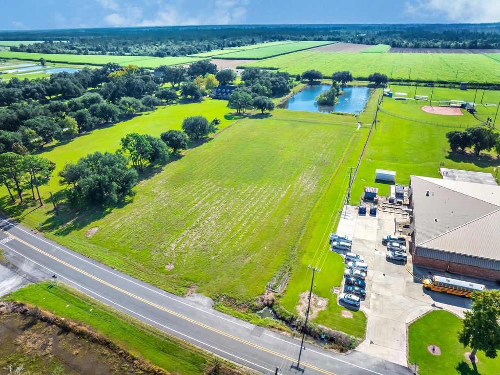 617 B Bayou Dularge Rd, Houma, LA 70363