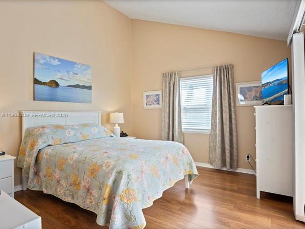 Image 10 of property listing at 7464 SE Concord Pl, Hobe Sound, FL 33455