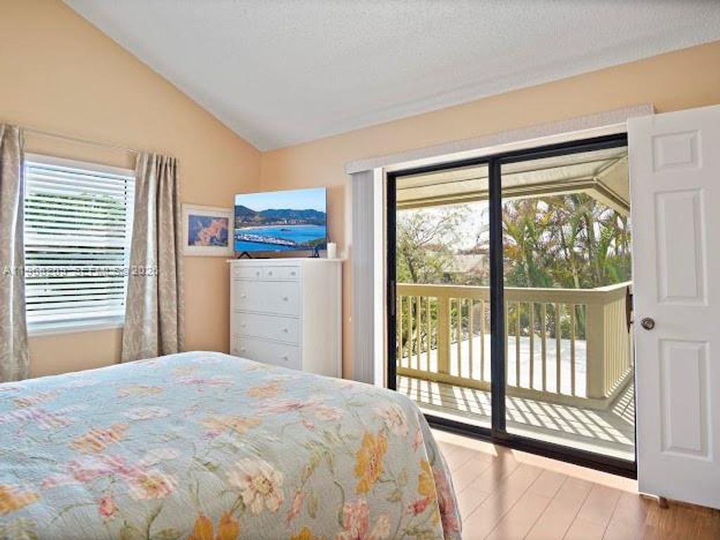 Image 12 of property listing at 7464 SE Concord Pl, Hobe Sound, FL 33455