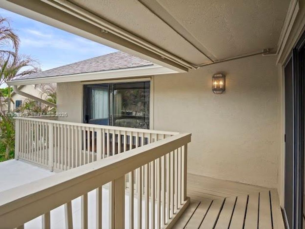 Image 16 of property listing at 7464 SE Concord Pl, Hobe Sound, FL 33455