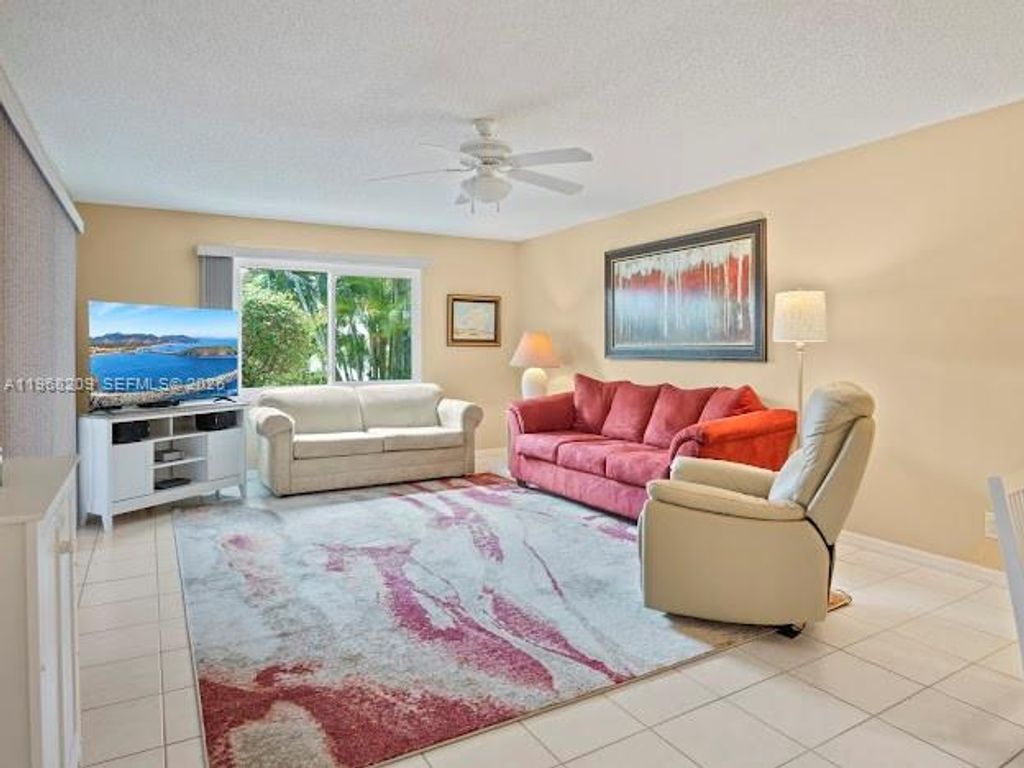 Image 2 of property listing at 7464 SE Concord Pl, Hobe Sound, FL 33455