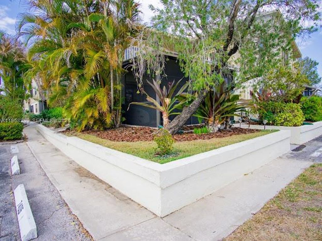 Image 23 of property listing at 7464 SE Concord Pl, Hobe Sound, FL 33455