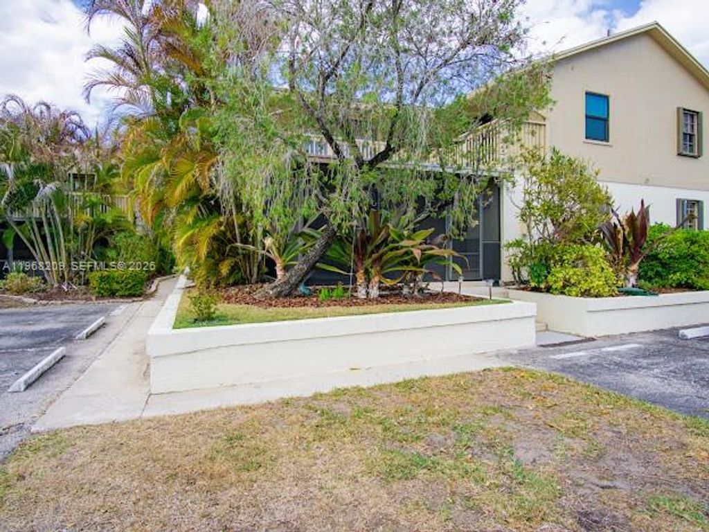 Image 24 of property listing at 7464 SE Concord Pl, Hobe Sound, FL 33455