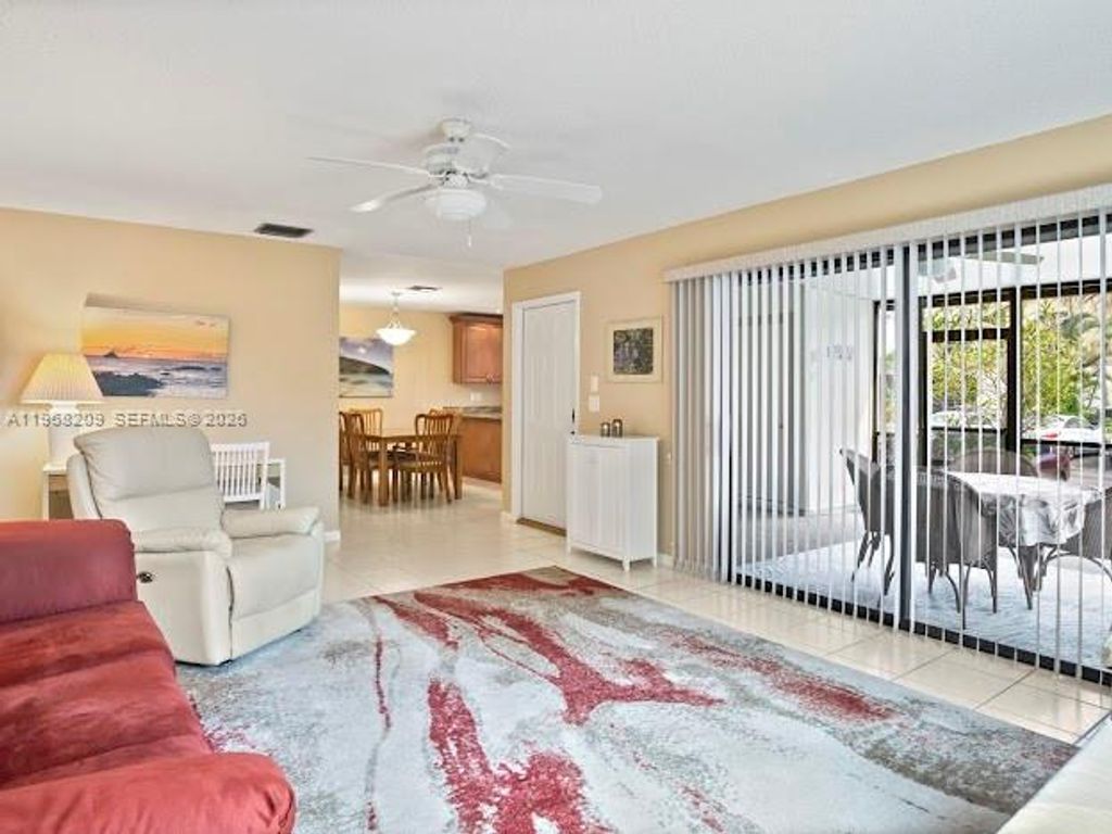 Image 3 of property listing at 7464 SE Concord Pl, Hobe Sound, FL 33455