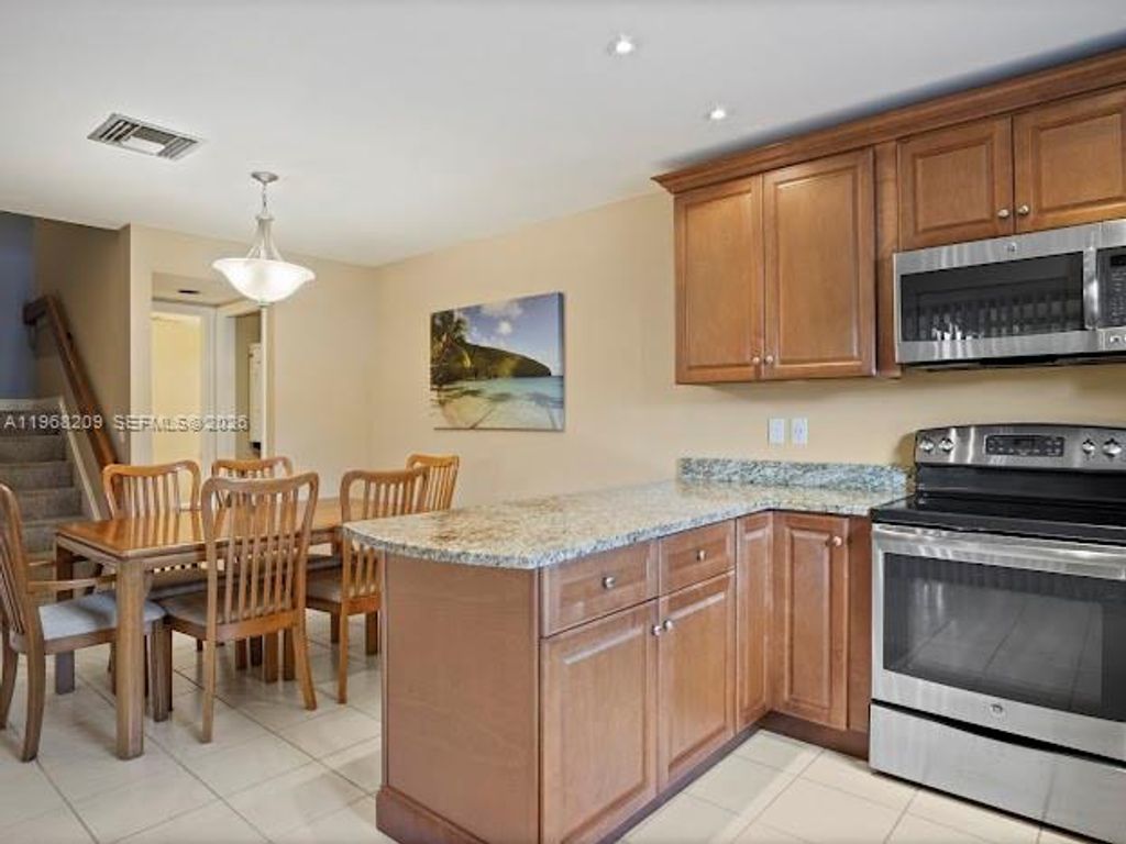 Image 5 of property listing at 7464 SE Concord Pl, Hobe Sound, FL 33455