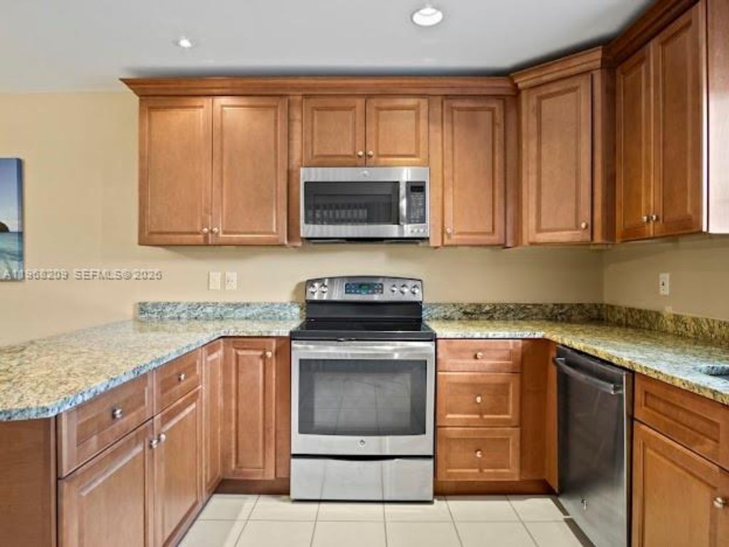 Image 6 of property listing at 7464 SE Concord Pl, Hobe Sound, FL 33455