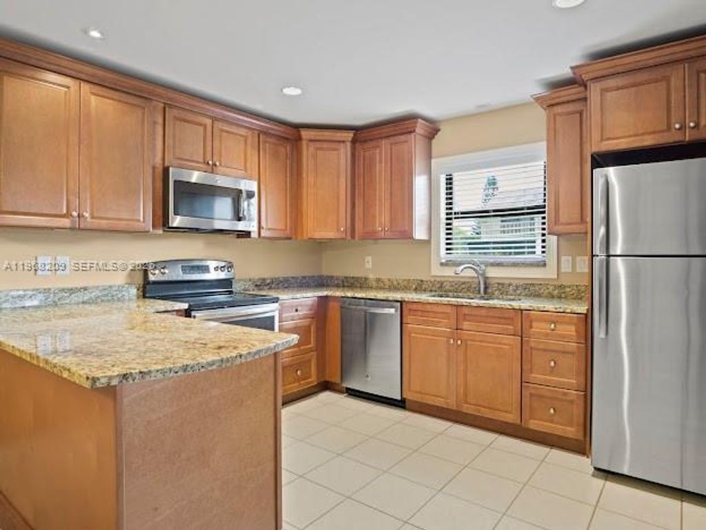 Image 7 of property listing at 7464 SE Concord Pl, Hobe Sound, FL 33455