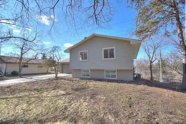 747 Terrace Drive, Roseville, MN 55113