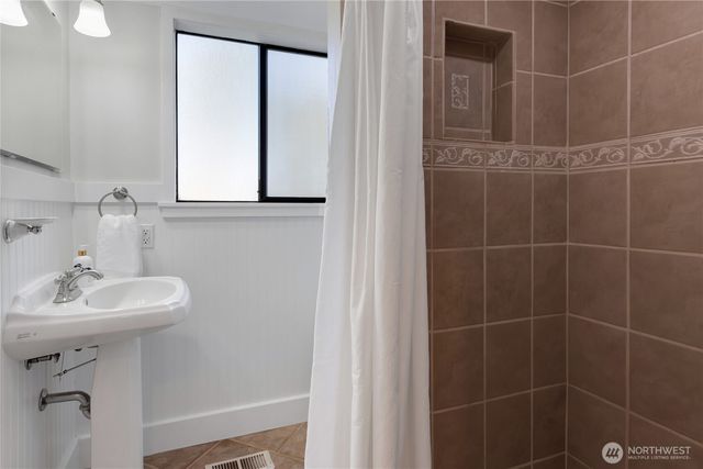 11405 24th Street E, Edgewood, WA 98372