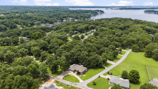 3110 Old Dike Road, Grove, OK 74344