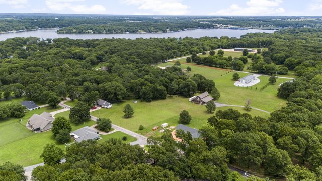 3110 Old Dike Road, Grove, OK 74344