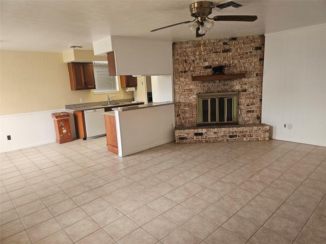 6814 Castleview Lane, Houston, TX 77489