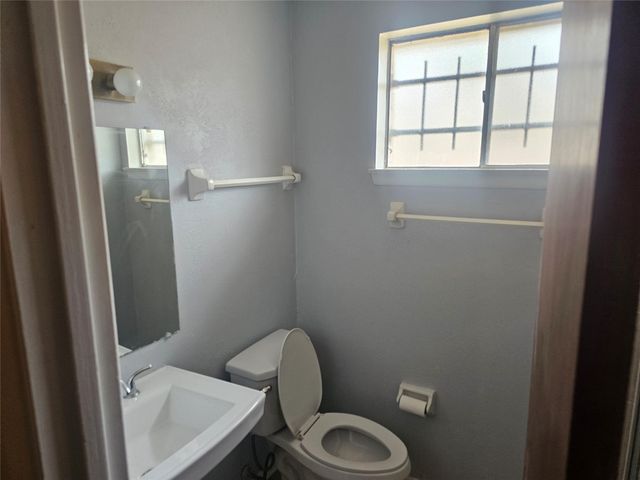 6814 Castleview Lane, Houston, TX 77489