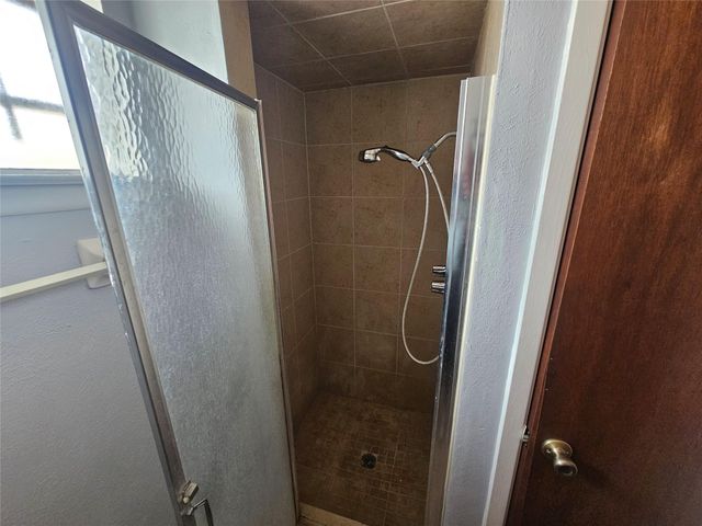 6814 Castleview Lane, Houston, TX 77489