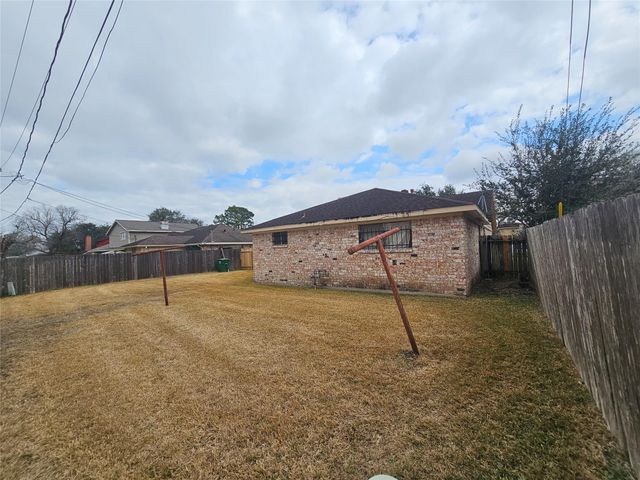 6814 Castleview Lane, Houston, TX 77489