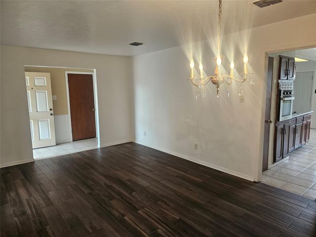 6814 Castleview Lane, Houston, TX 77489