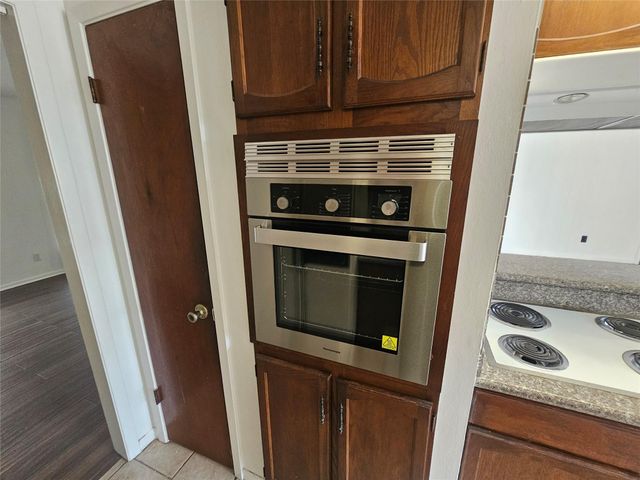 6814 Castleview Lane, Houston, TX 77489