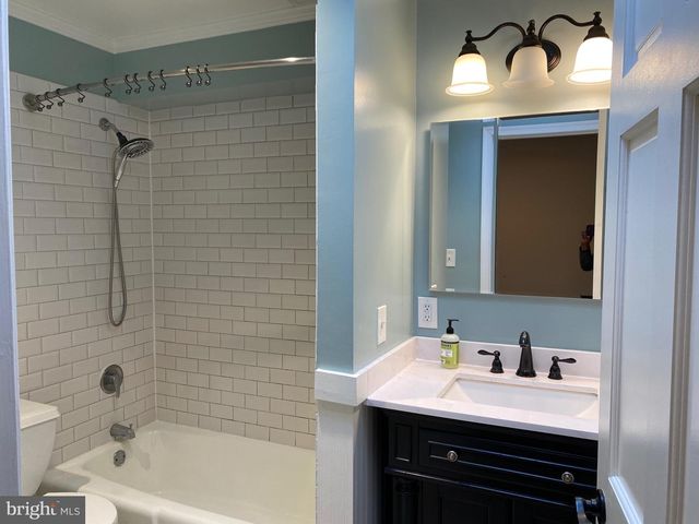 339 SE 11TH ST SE, Washington, DC 20003