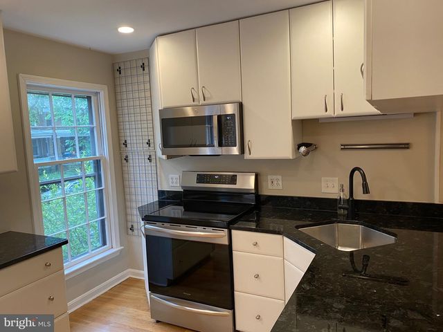 339 SE 11TH ST SE, Washington, DC 20003