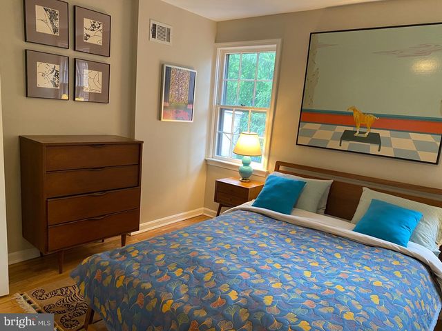 339 SE 11TH ST SE, Washington, DC 20003