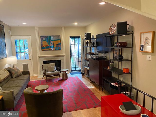 339 SE 11TH ST SE, Washington, DC 20003