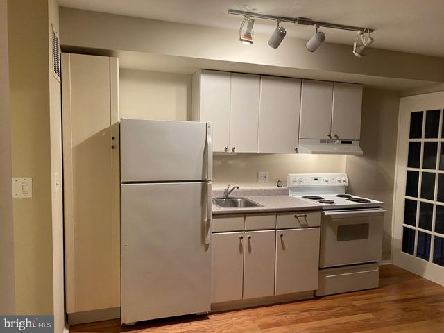 339 SE 11TH ST SE, Washington, DC 20003