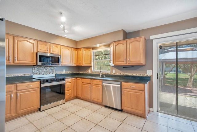 1813 OAKEY AVENUE, Deland, FL 32720