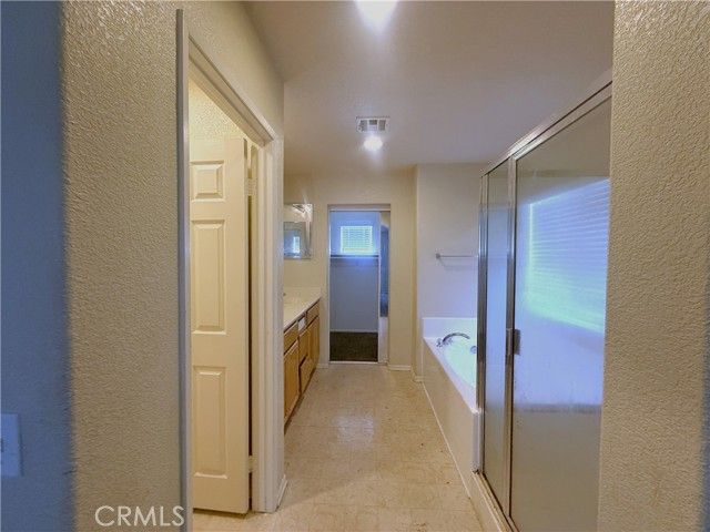 45572 Robinson Drive, Lancaster, CA 93535