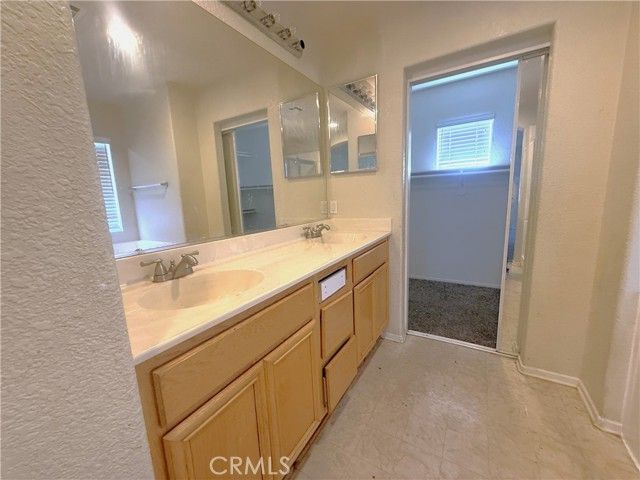 45572 Robinson Drive, Lancaster, CA 93535