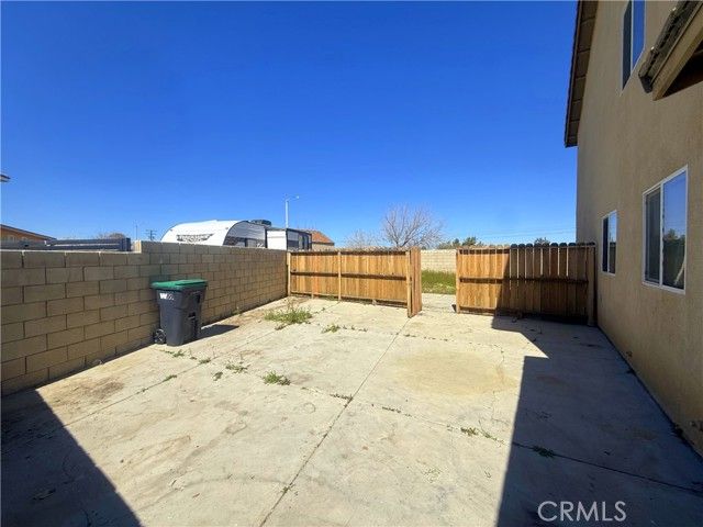 45572 Robinson Drive, Lancaster, CA 93535