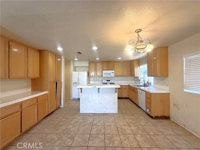 45572 Robinson Drive, Lancaster, CA 93535