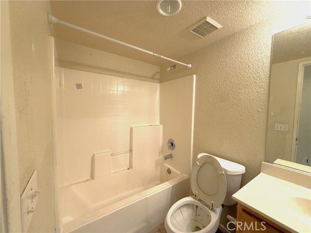 45572 Robinson Drive, Lancaster, CA 93535