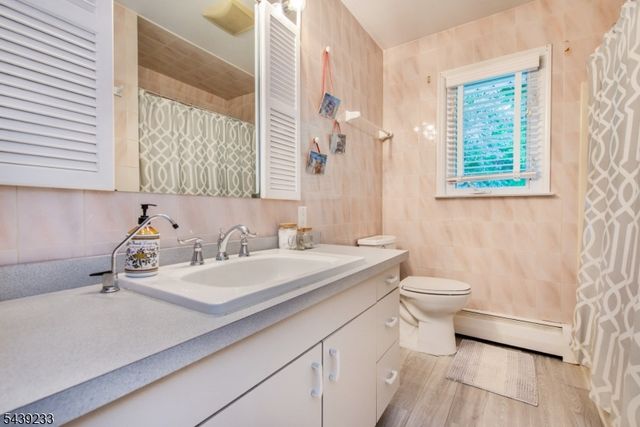 19 Falcon Pl, Wayne Twp., NJ 07470