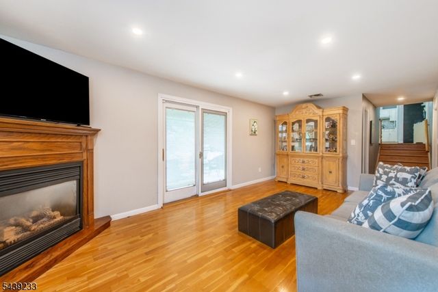 19 Falcon Pl, Wayne Twp., NJ 07470