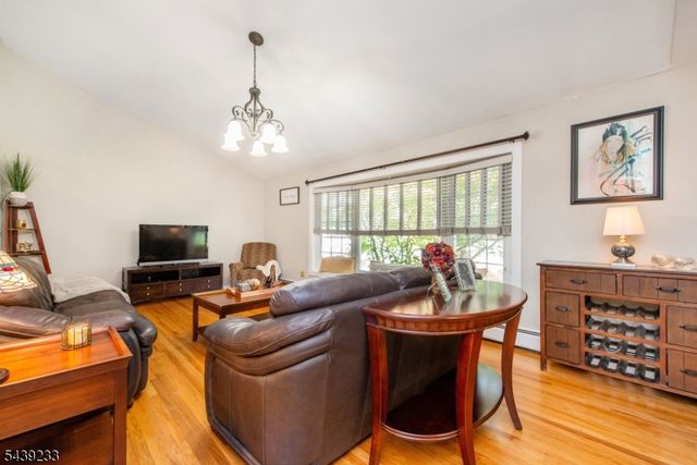 19 Falcon Pl, Wayne Twp., NJ 07470