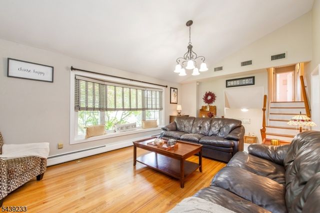 19 Falcon Pl, Wayne Twp., NJ 07470