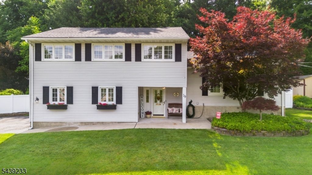 19 Falcon Pl, Wayne Twp., NJ 07470