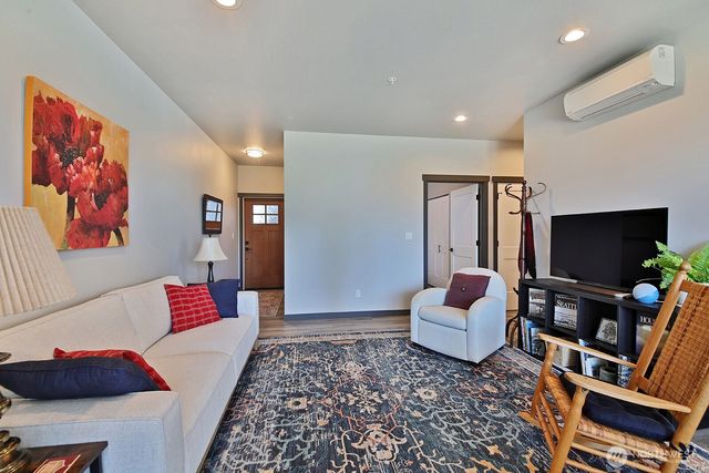 6441 Humphrey Road #2, Clinton, WA 98236