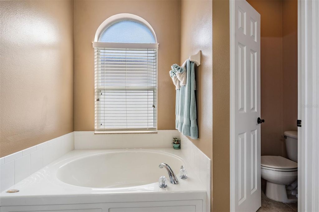 Image 19 of property listing at 10604 LITTLE BEND LANE, Riverview, FL 33569