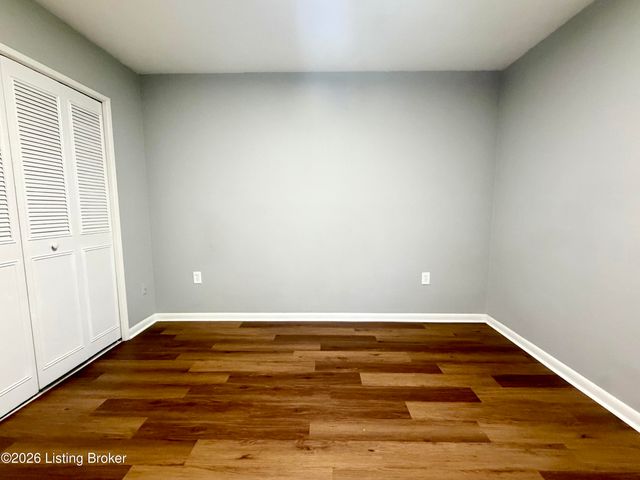 1709 Valley Forge Way 2, Louisville, KY 40215