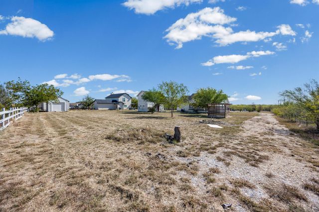 1178 Black Ankle RD, Lockhart, TX 78644