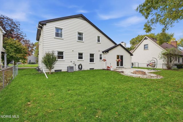 722 Meadow Springs Court, Maumee, OH 43537