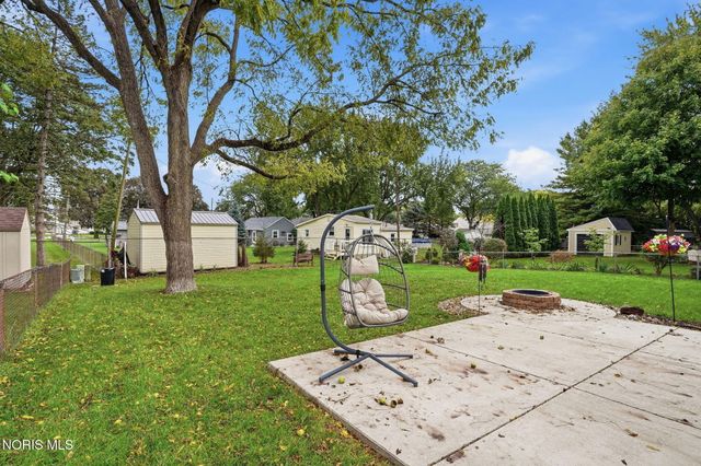 722 Meadow Springs Court, Maumee, OH 43537