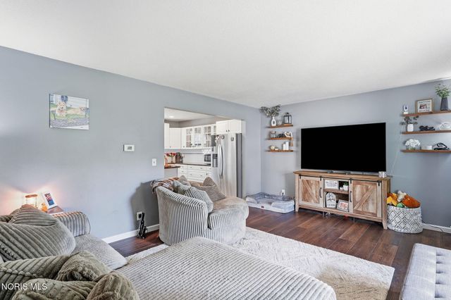 722 Meadow Springs Court, Maumee, OH 43537