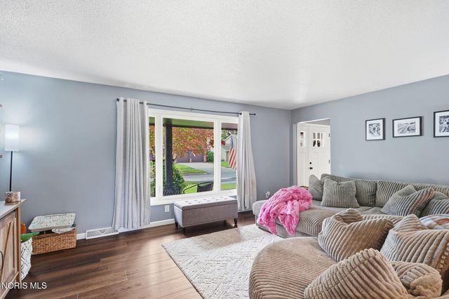 722 Meadow Springs Court, Maumee, OH 43537