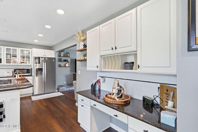 722 Meadow Springs Court, Maumee, OH 43537