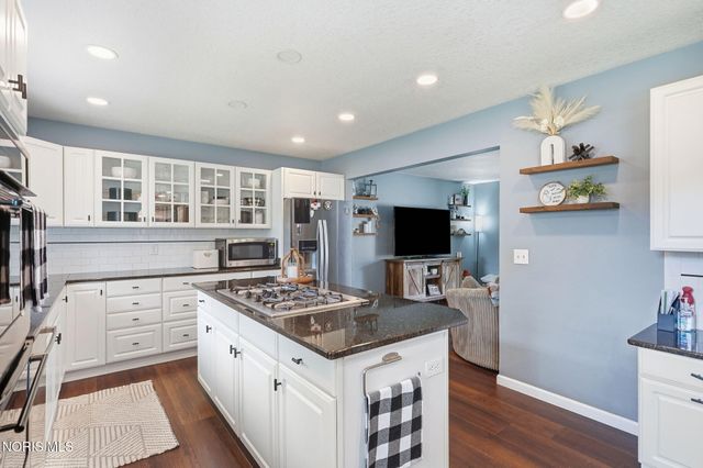 722 Meadow Springs Court, Maumee, OH 43537